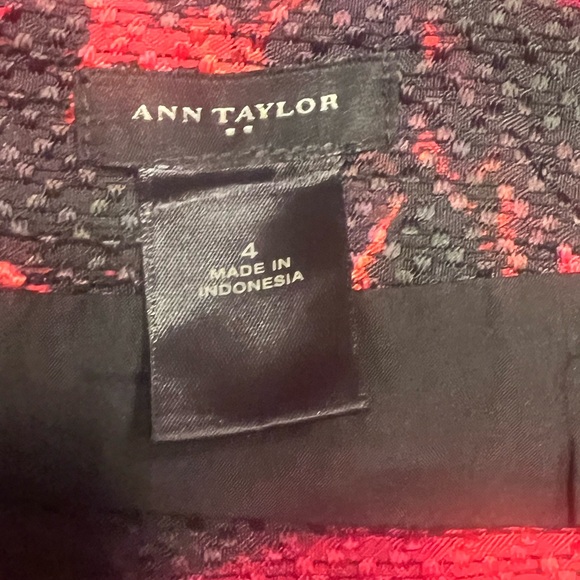 Ann Taylor Red Rose and Black Abstract Textured Floral Pencil Skirt Sz 4 - Picture 8 of 8